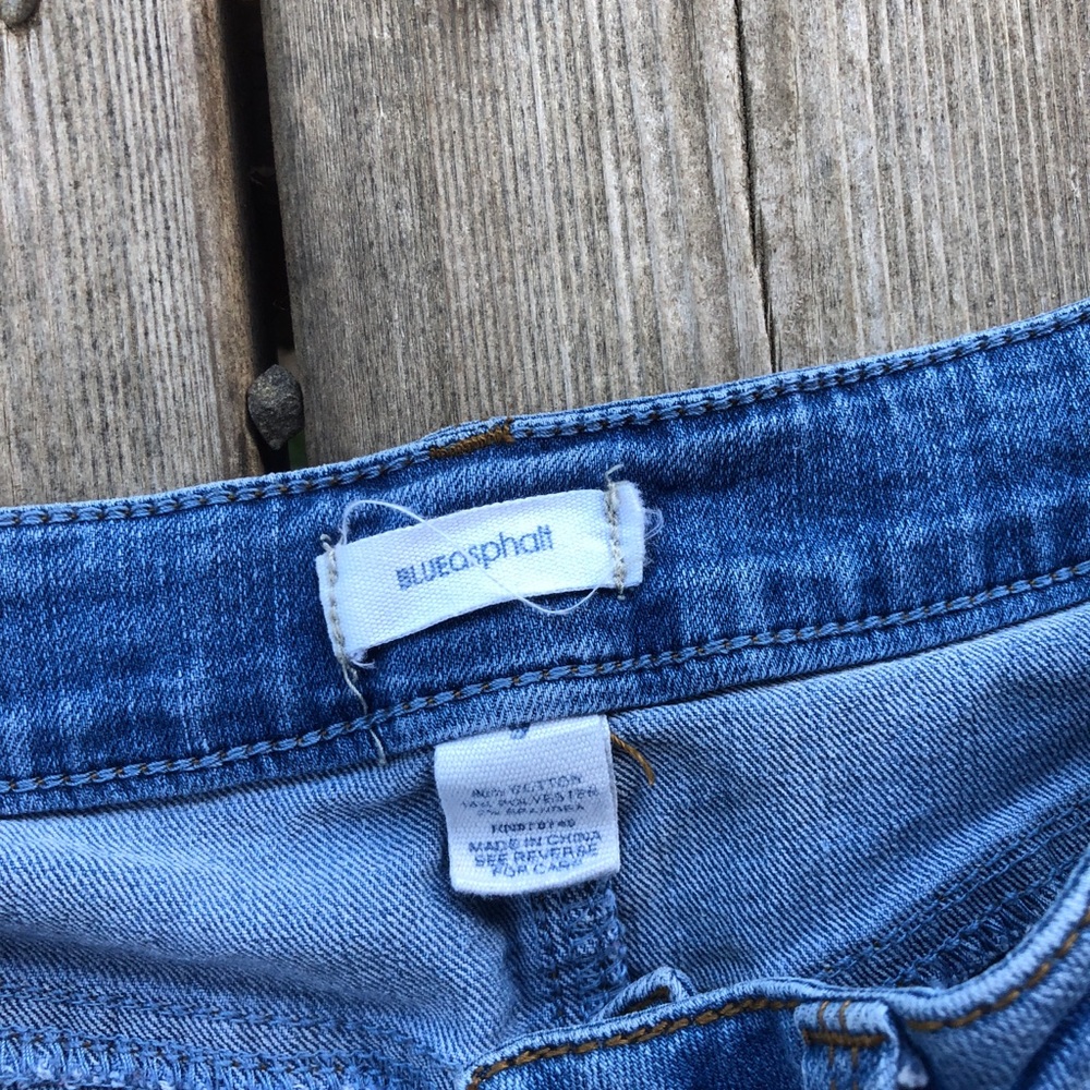 Shorts - Picture 3 of 3